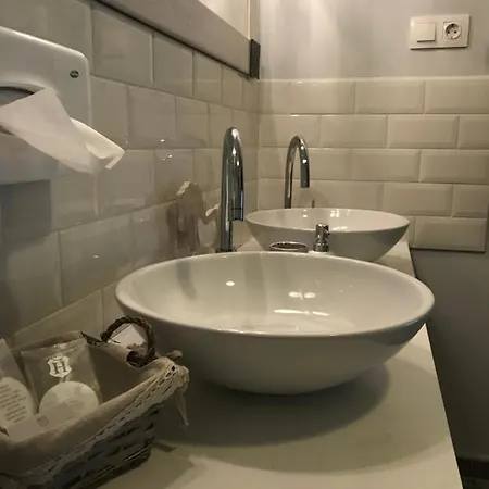 Borka Abádszalók